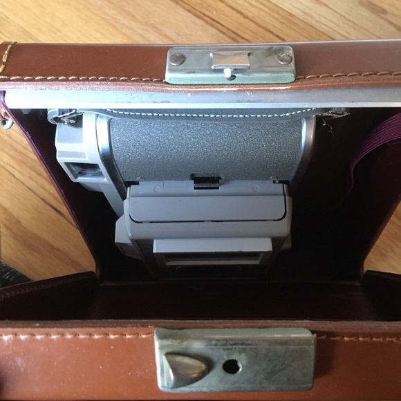 Vintage Polaroid Camera - Picture 7 of 8
